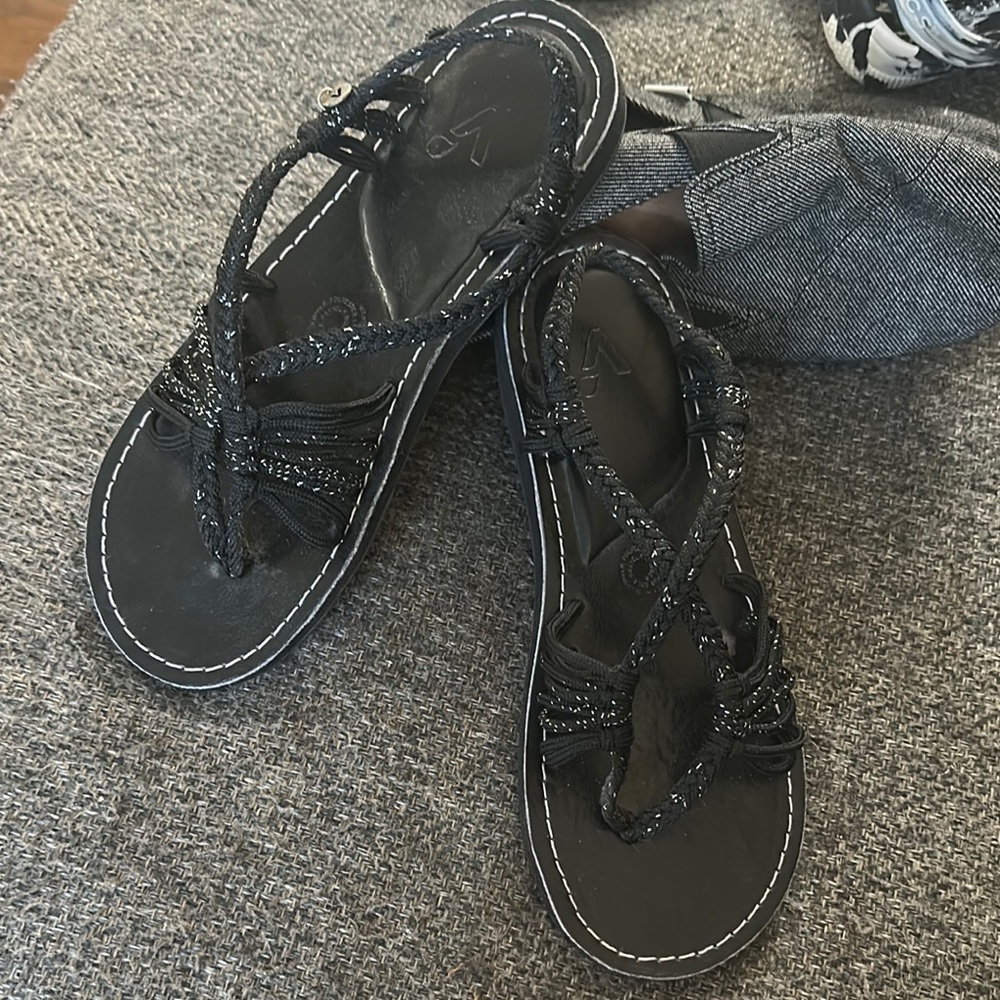 Vines practically new Islander Sandals with Braided Straps